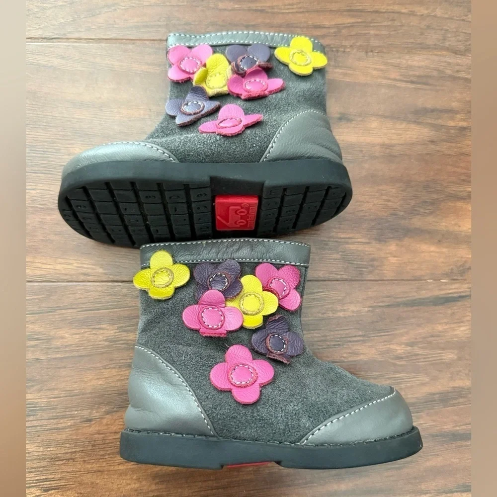 See Kai Run Delilah Suede Gray Boots w Flowers for Everyday Adventures-Size 3